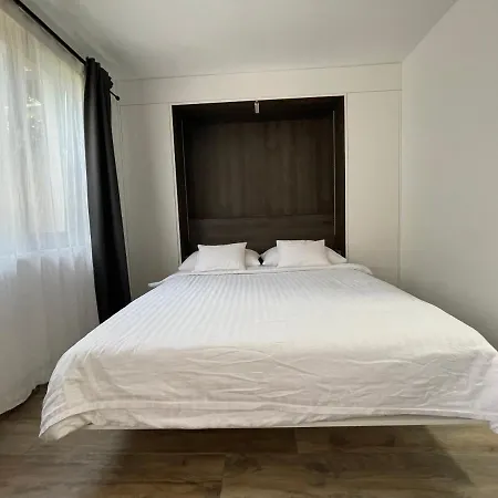 Garden Oasis By The Artspace *